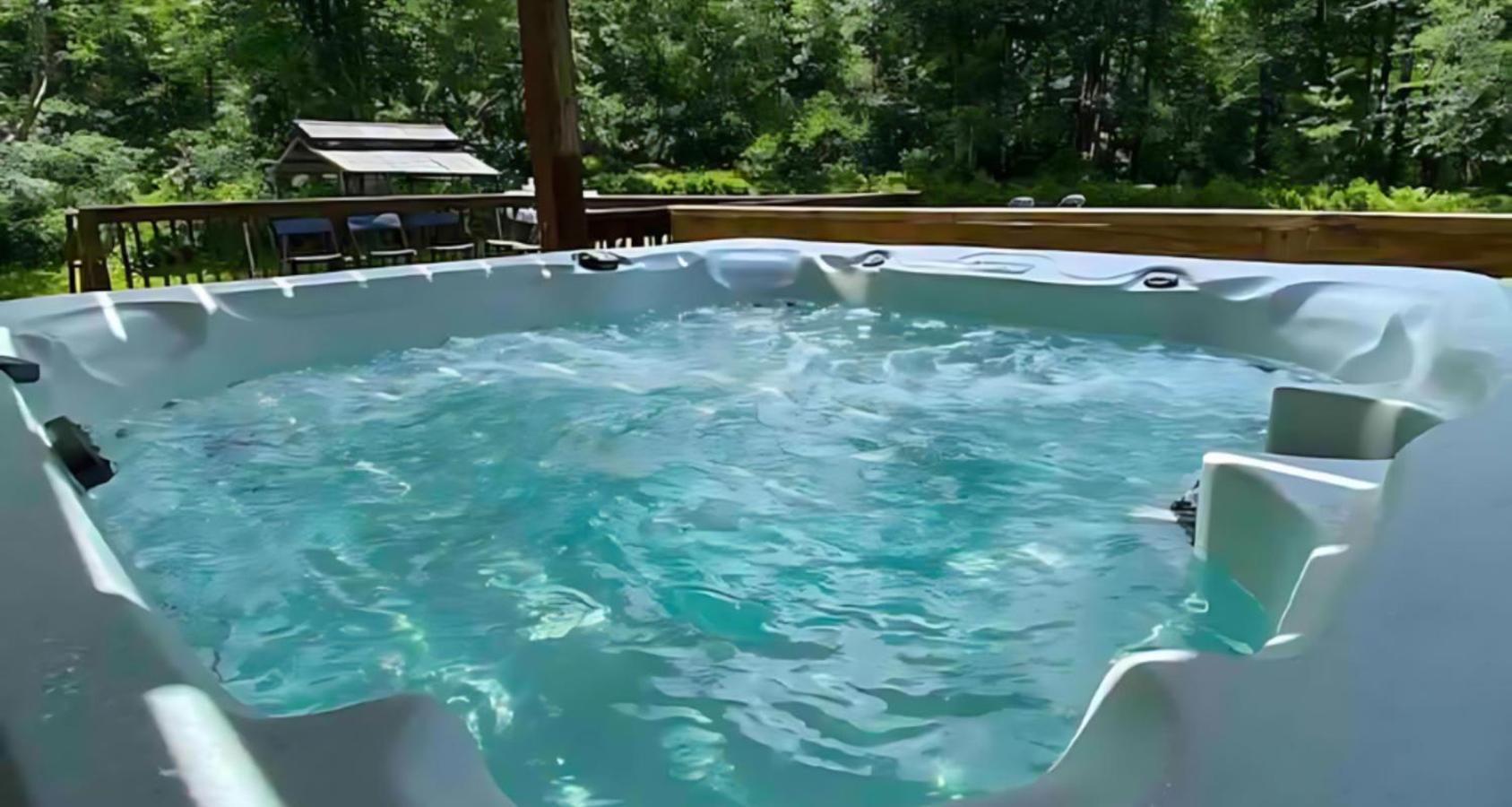 Peaceful Pocono Home With Hot Tub, Gym, & Office Long Pond Dış mekan fotoğraf